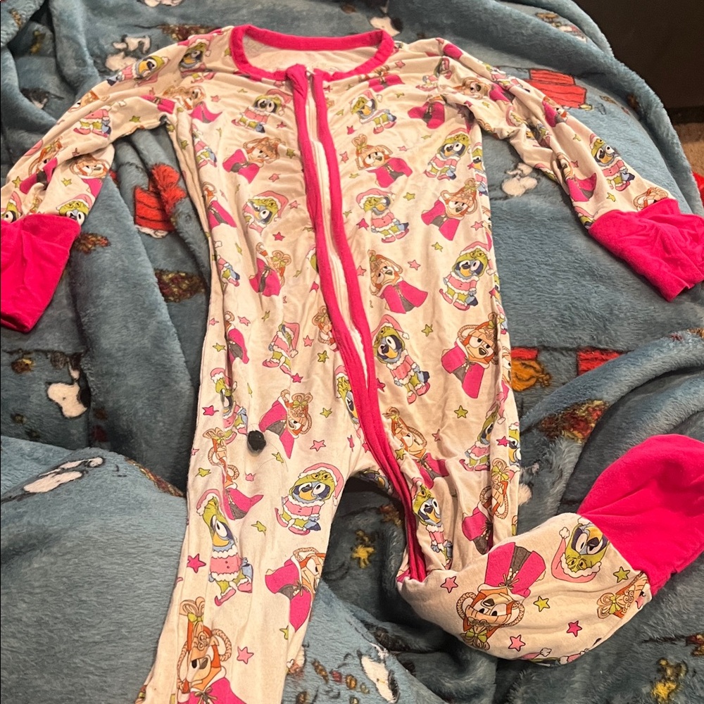 B59 Small Shop Bamboo Covertible Footie— Bluey Grinch Print, 3t, GUC